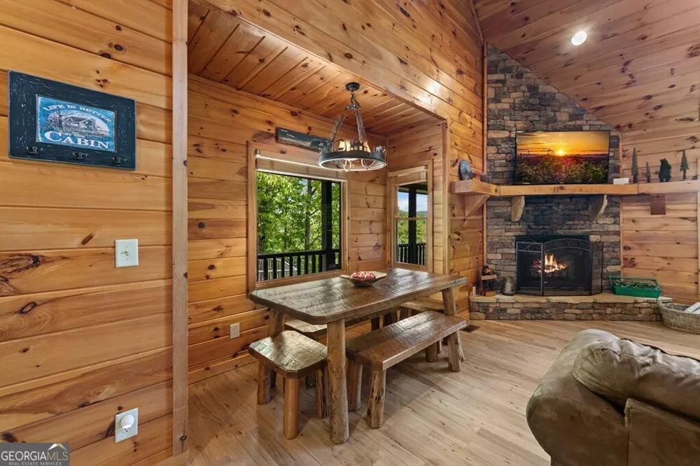 607 Rhonda LN Mineral Bluff, GA 30559