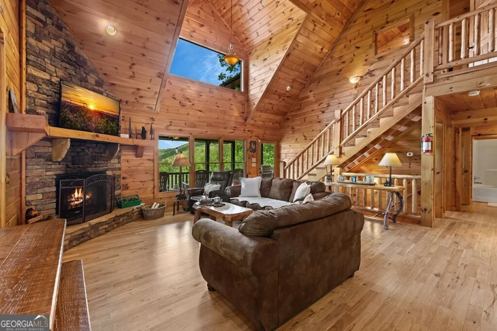 607 Rhonda LN Mineral Bluff, GA 30559
