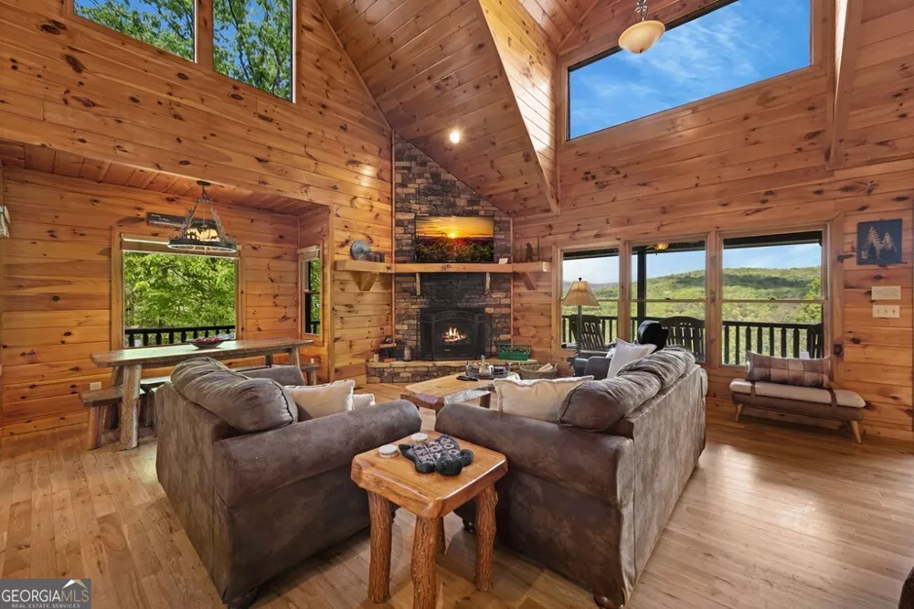 607 Rhonda LN Mineral Bluff, GA 30559