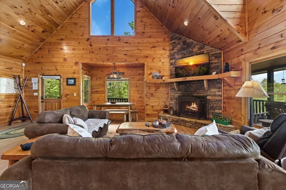 607 Rhonda LN Mineral Bluff, GA 30559
