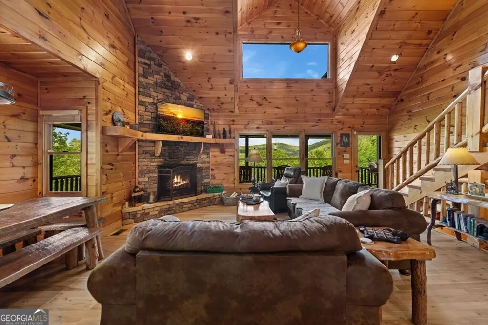 607 Rhonda LN Mineral Bluff, GA 30559