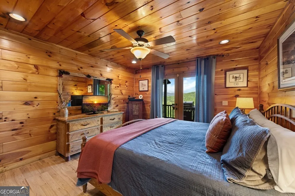 607 Rhonda LN Mineral Bluff, GA 30559