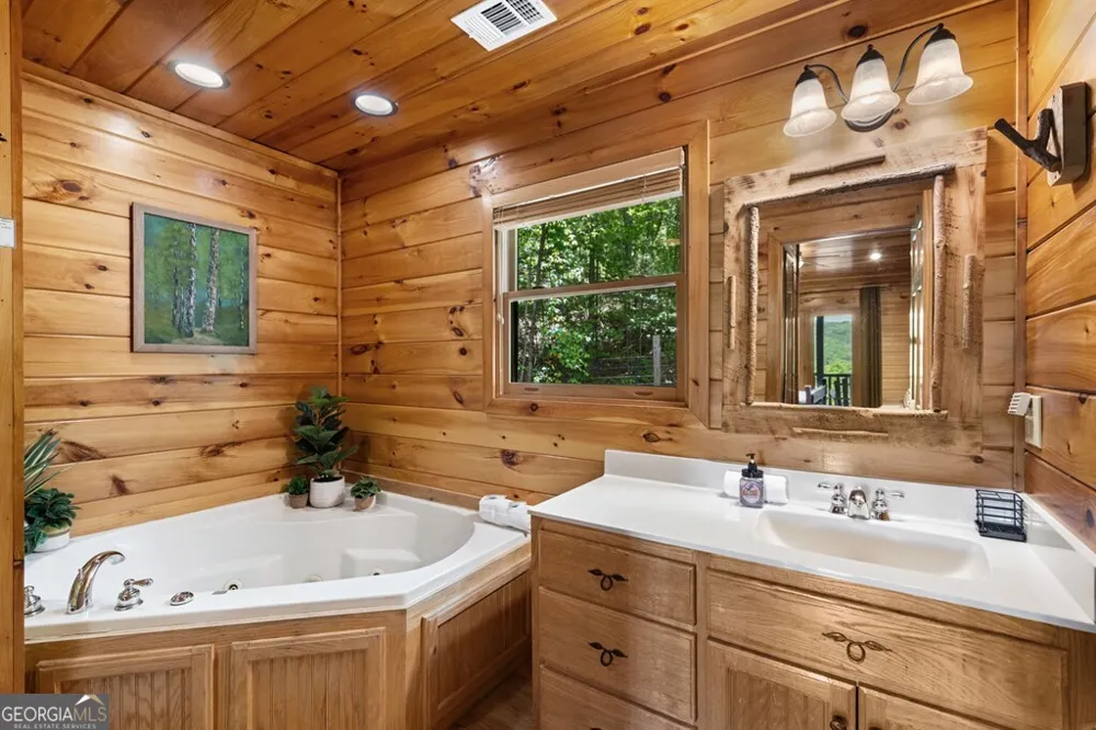 607 Rhonda LN Mineral Bluff, GA 30559