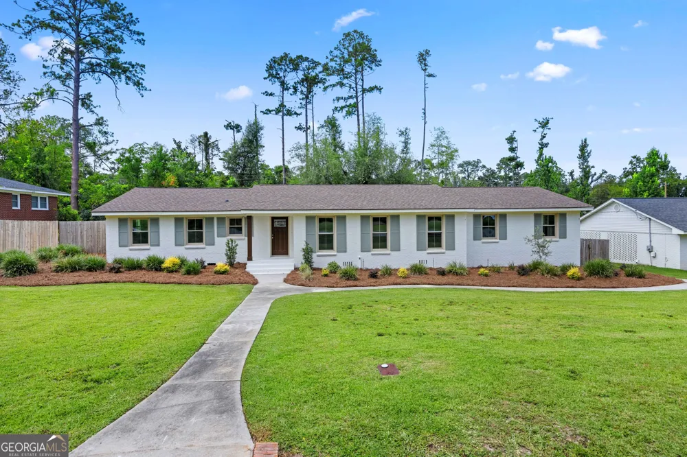 1203 Lakeview DR Valdosta, GA 31602