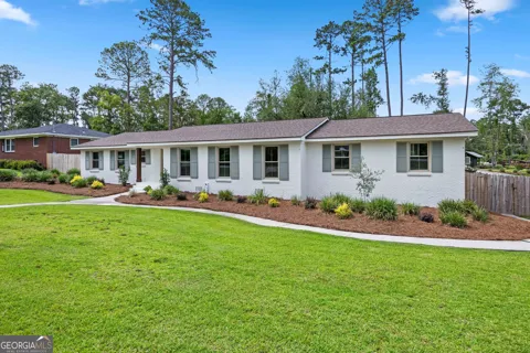 1203 Lakeview DR