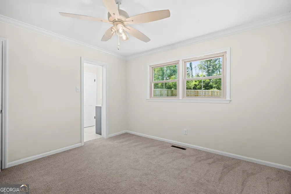 1203 Lakeview DR Valdosta, GA 31602