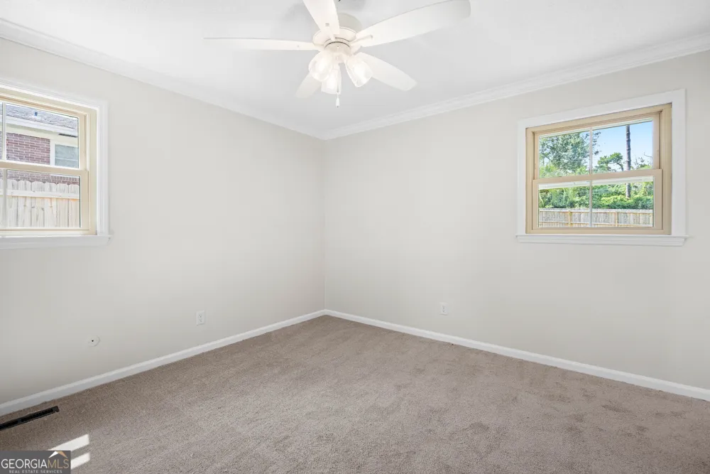 1203 Lakeview DR Valdosta, GA 31602