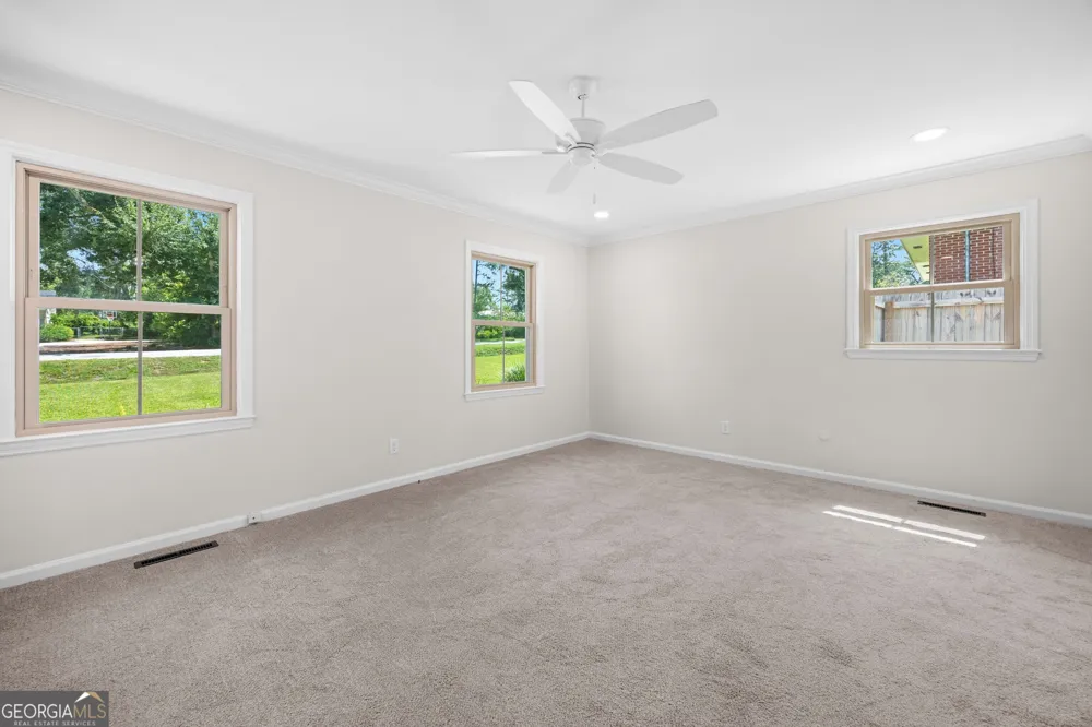 1203 Lakeview DR Valdosta, GA 31602
