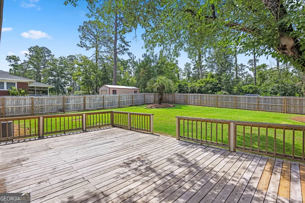 1203 Lakeview DR Valdosta, GA 31602