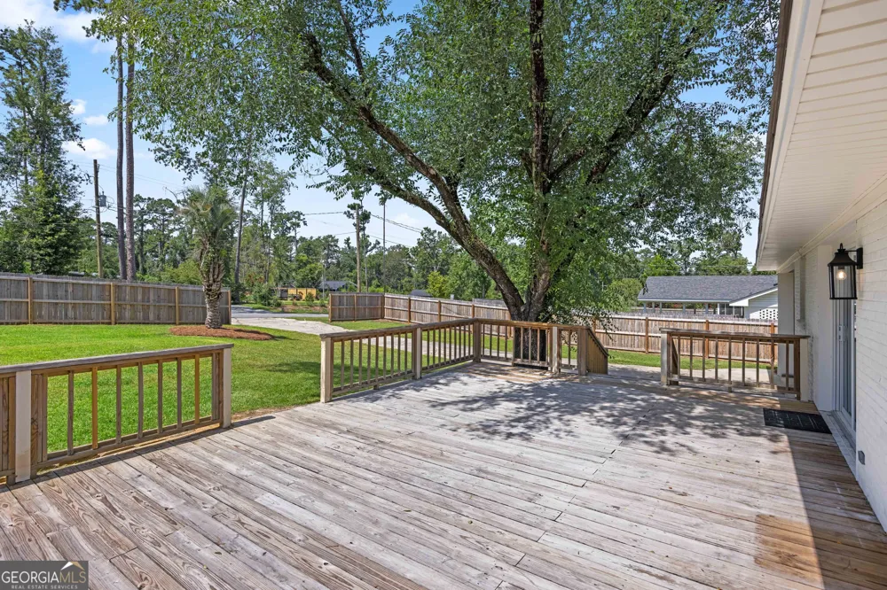 1203 Lakeview DR Valdosta, GA 31602