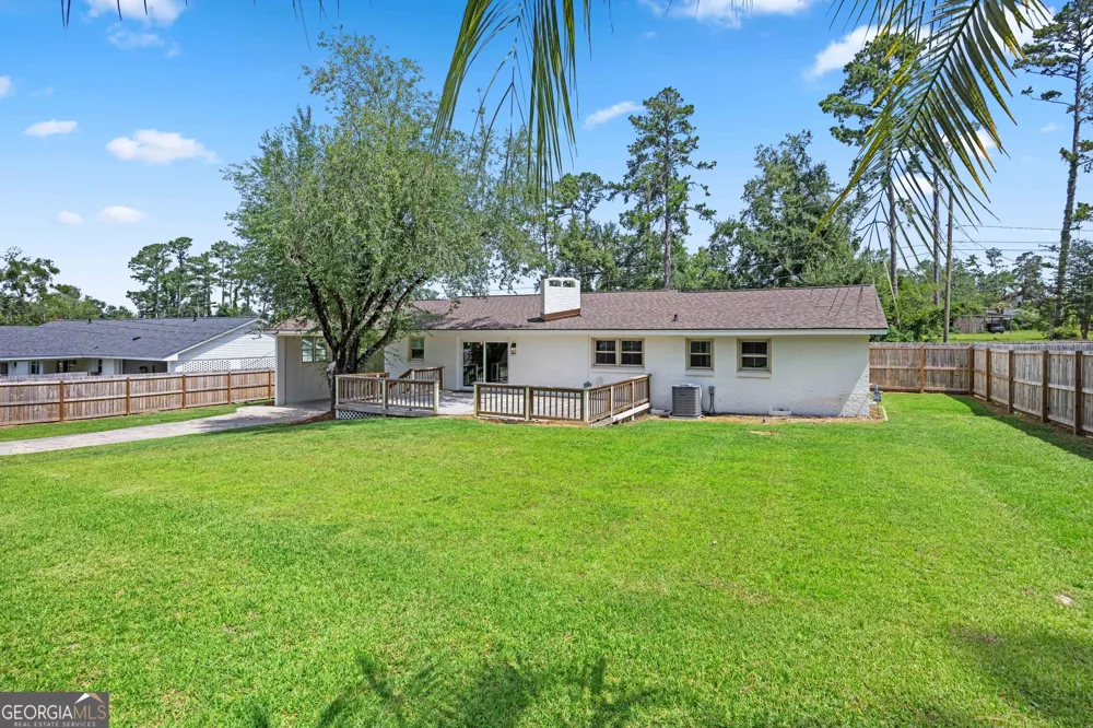 1203 Lakeview DR Valdosta, GA 31602