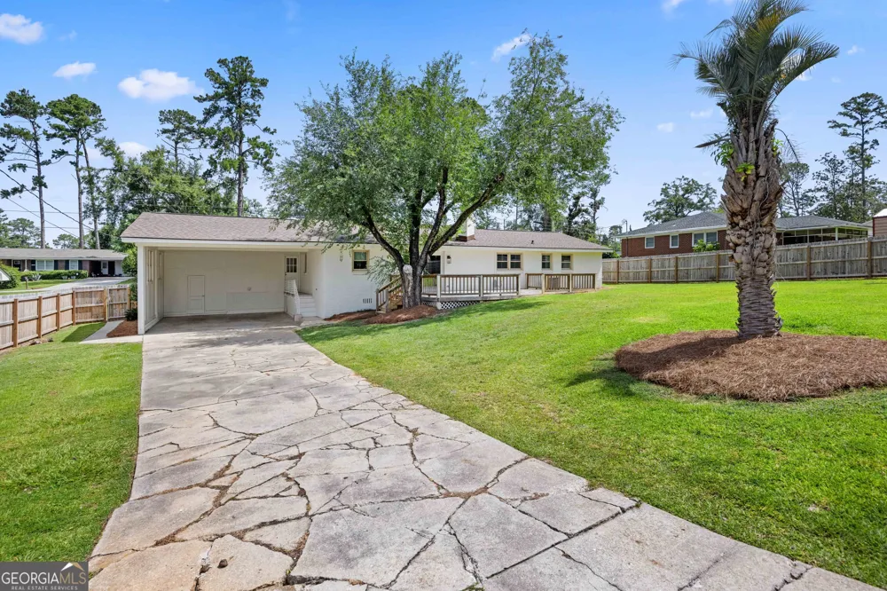 1203 Lakeview DR Valdosta, GA 31602