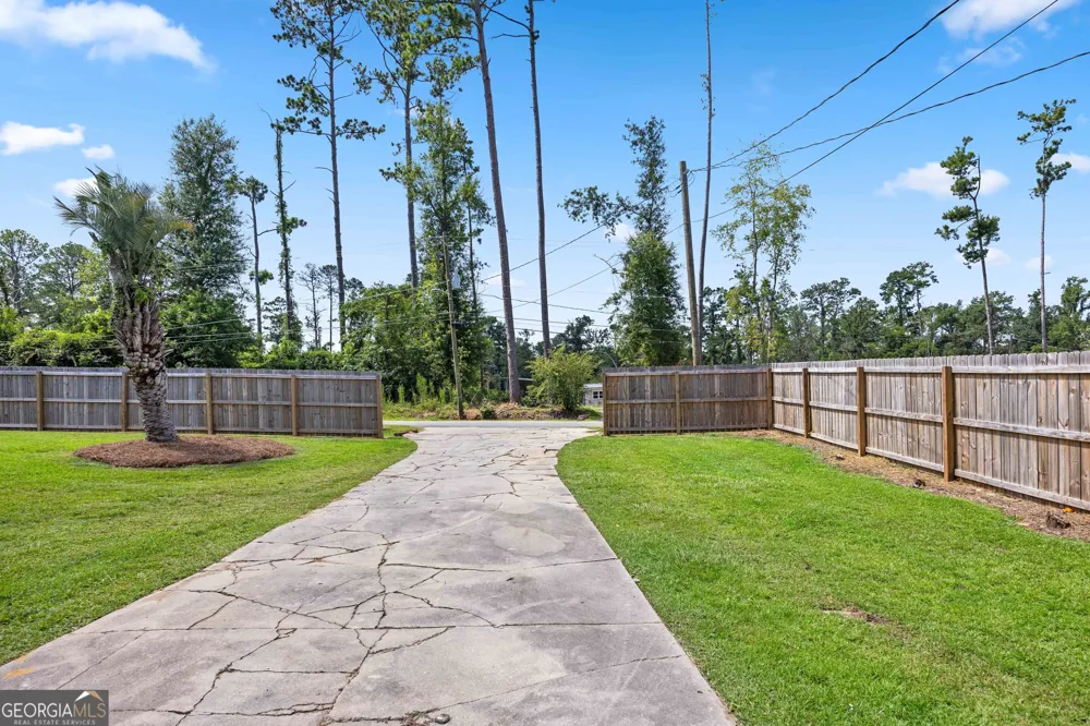 1203 Lakeview DR Valdosta, GA 31602