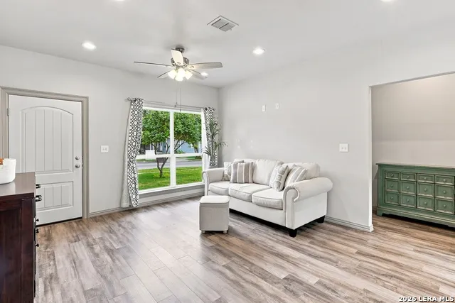250 Englewood Dr San Antonio, TX 78213