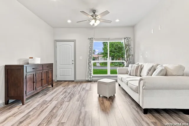 250 Englewood Dr San Antonio, TX 78213