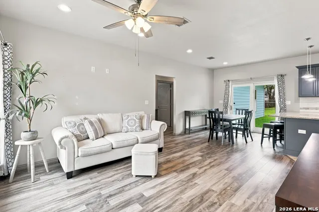 250 Englewood Dr San Antonio, TX 78213