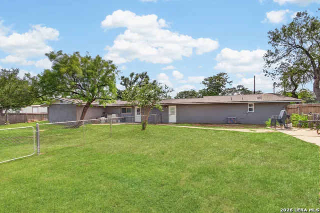 209 GREENLAWN AVE Pleasanton, TX 78064