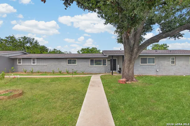 209 GREENLAWN AVE Pleasanton, TX 78064
