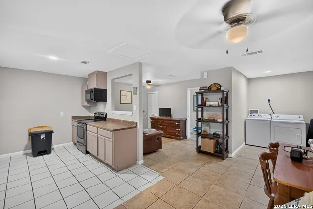 209 GREENLAWN AVE Pleasanton, TX 78064