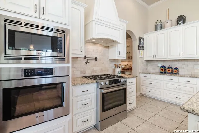 762 BUCKSKIN TRL Bandera, TX 78003