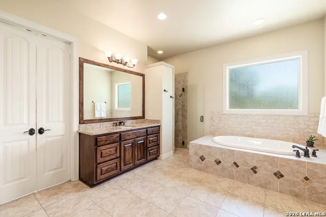 762 BUCKSKIN TRL Bandera, TX 78003
