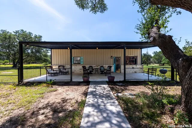 762 BUCKSKIN TRL Bandera, TX 78003