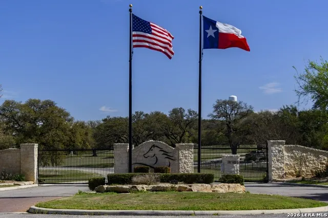 762 BUCKSKIN TRL Bandera, TX 78003