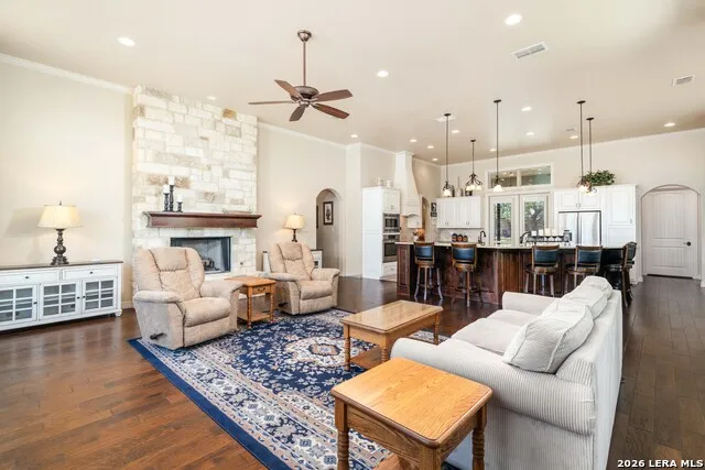762 BUCKSKIN TRL Bandera, TX 78003