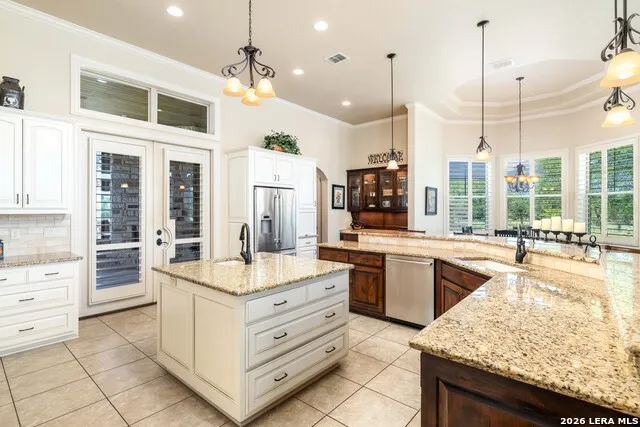 762 BUCKSKIN TRL Bandera, TX 78003