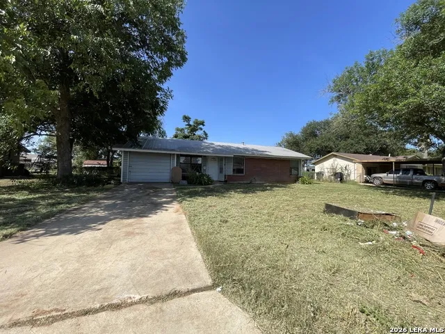 515 Margo Pearsall, TX 78061