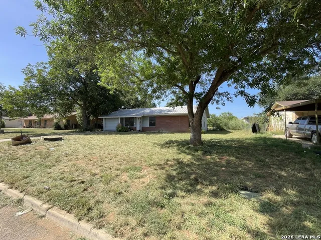 515 Margo Pearsall, TX 78061