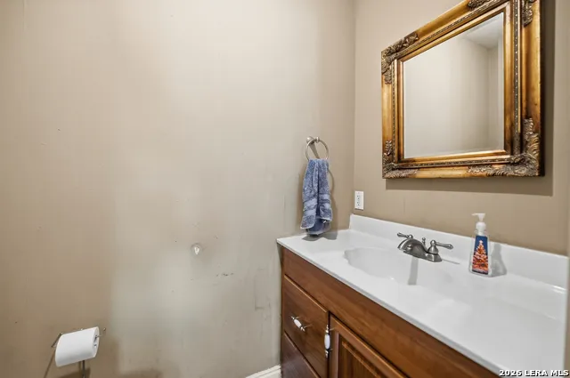 1027 Bluebonnet Adkins, TX 78101