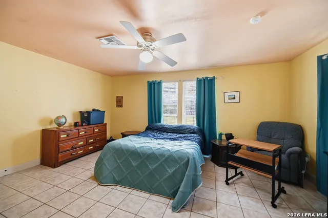 1027 Bluebonnet Adkins, TX 78101