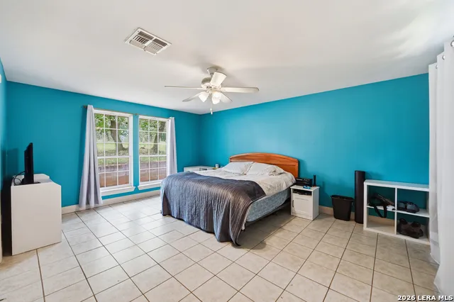 1027 Bluebonnet Adkins, TX 78101