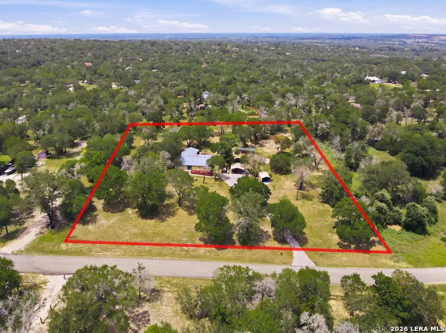 1027 Bluebonnet Adkins, TX 78101