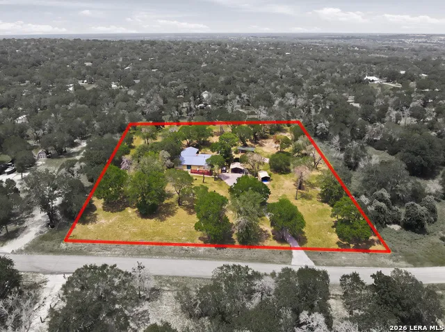1027 Bluebonnet Adkins, TX 78101