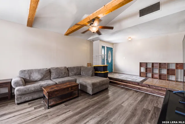 1027 Bluebonnet Adkins, TX 78101