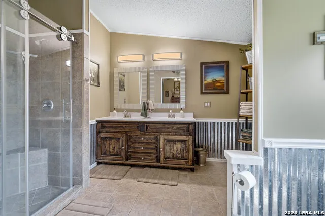 1958 County Road 237 Falls City, TX 78113