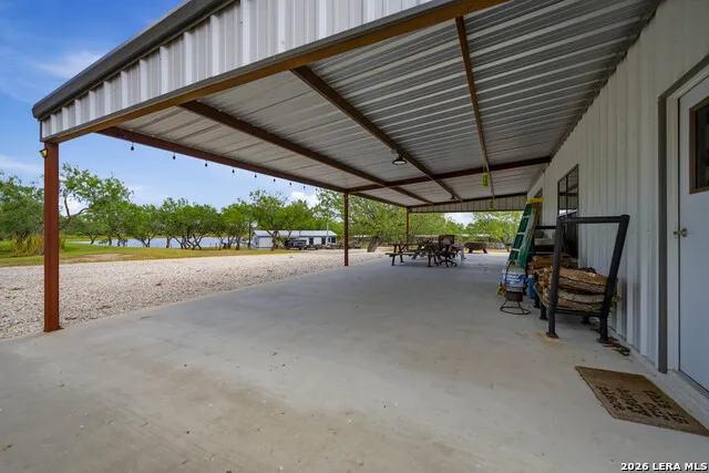 1958 County Road 237 Falls City, TX 78113