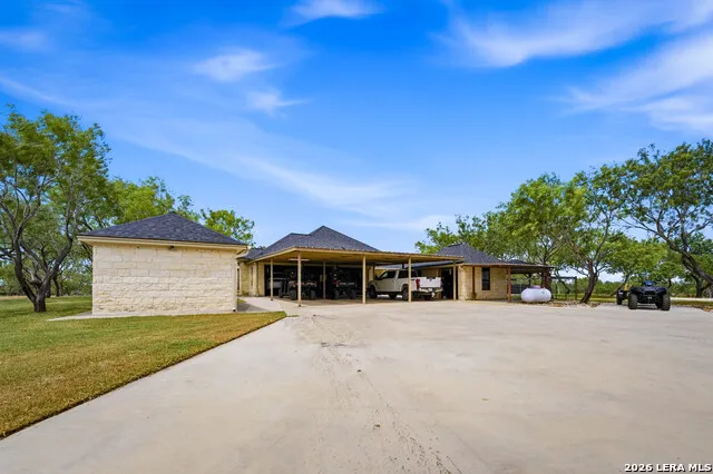1958 County Road 237 Falls City, TX 78113