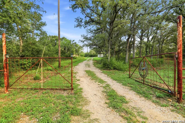 795 Indian Springs Dr Kingsbury, TX 78638