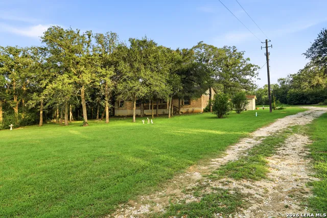795 Indian Springs Dr Kingsbury, TX 78638