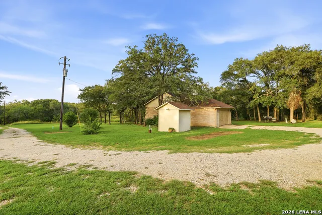 795 Indian Springs Dr Kingsbury, TX 78638