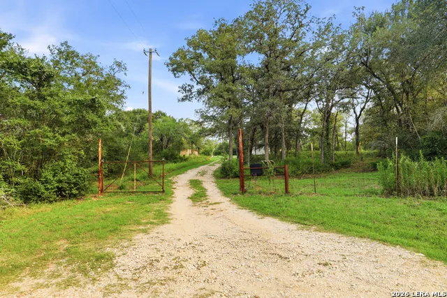 795 Indian Springs Dr Kingsbury, TX 78638