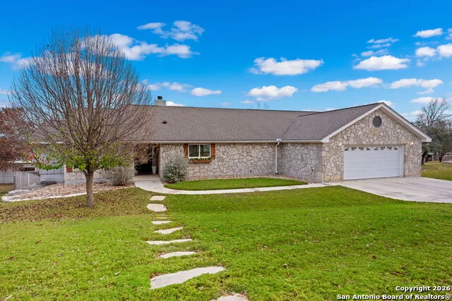 138 W Holly Hill Dr Ingram, TX 78025