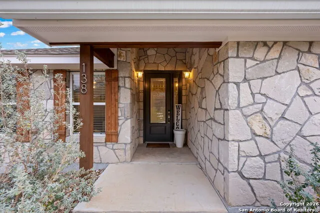 138 W Holly Hill Dr Ingram, TX 78025