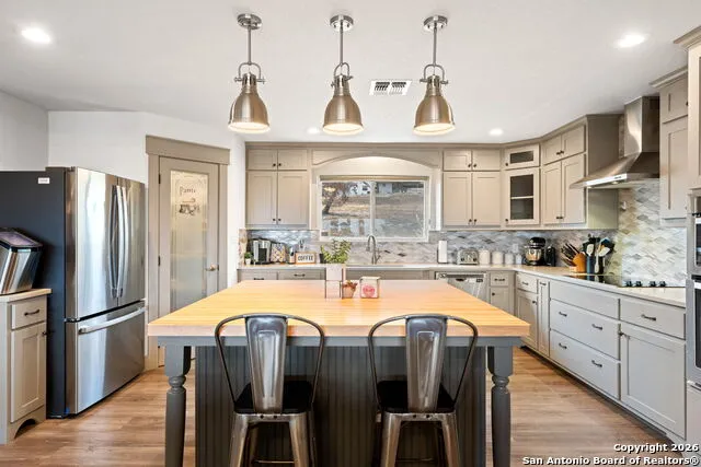 138 W Holly Hill Dr Ingram, TX 78025