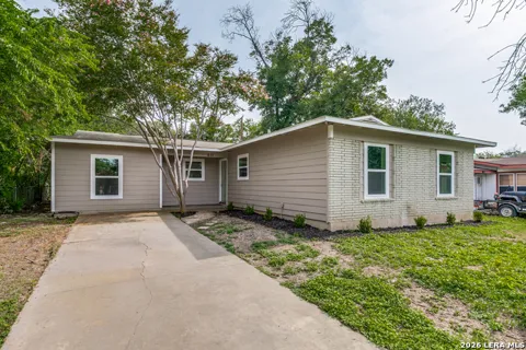 611 BASSWOOD DR