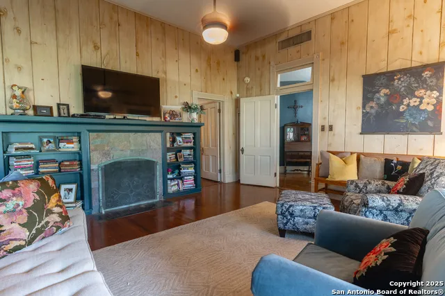 529 High Uvalde, TX 78801