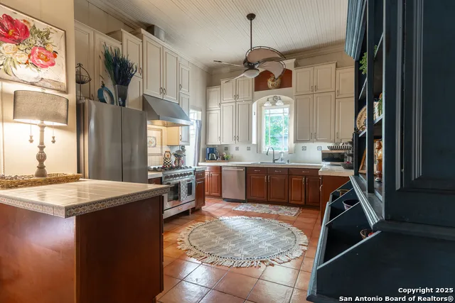 529 High Uvalde, TX 78801